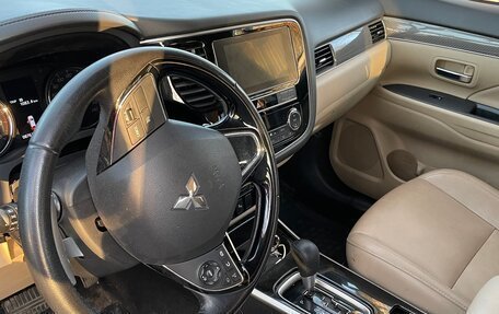 Mitsubishi Outlander III рестайлинг 3, 2019 год, 2 400 000 рублей, 8 фотография