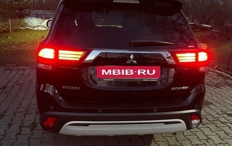 Mitsubishi Outlander III рестайлинг 3, 2019 год, 2 400 000 рублей, 7 фотография