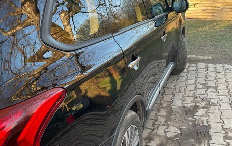 Mitsubishi Outlander III рестайлинг 3, 2019 год, 2 400 000 рублей, 11 фотография
