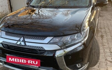 Mitsubishi Outlander III рестайлинг 3, 2019 год, 2 400 000 рублей, 9 фотография