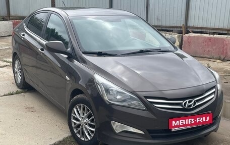 Hyundai Solaris II рестайлинг, 2015 год, 1 050 000 рублей, 2 фотография