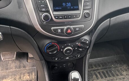 Hyundai Solaris II рестайлинг, 2015 год, 1 050 000 рублей, 10 фотография