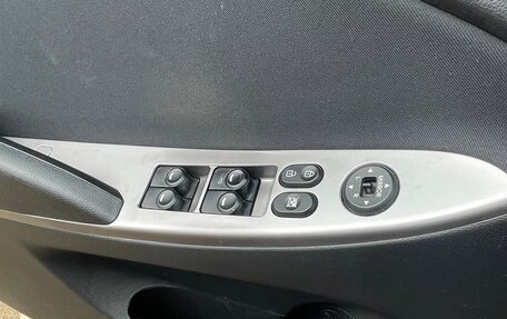 Hyundai Solaris II рестайлинг, 2015 год, 1 050 000 рублей, 11 фотография