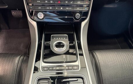 Jaguar XF II, 2017 год, 3 000 000 рублей, 11 фотография