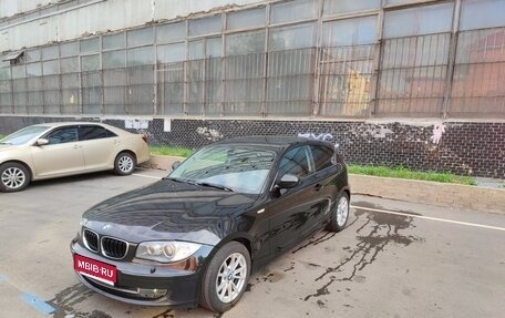 BMW 1 серия, 2011 год, 900 000 рублей, 1 фотография