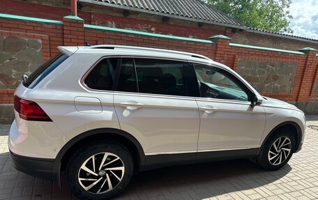 Volkswagen Tiguan II, 2019 год, 3 100 000 рублей, 3 фотография