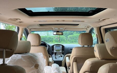 Hyundai Grand Starex Grand Starex I рестайлинг 2, 2014 год, 2 109 000 рублей, 17 фотография