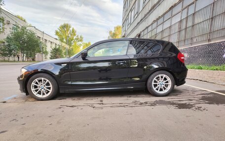 BMW 1 серия, 2011 год, 900 000 рублей, 2 фотография