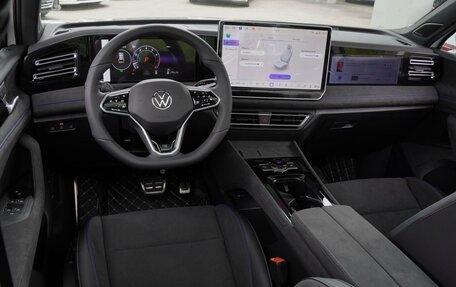 Volkswagen Tiguan, 2024 год, 4 800 000 рублей, 6 фотография