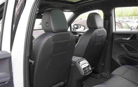 Volkswagen Tiguan, 2024 год, 4 800 000 рублей, 11 фотография