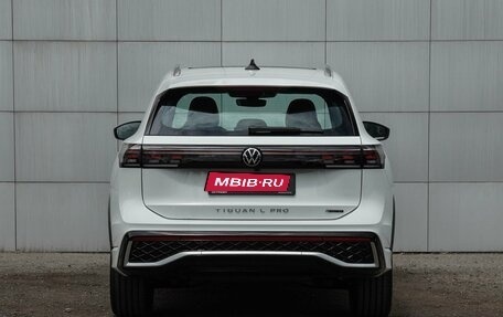 Volkswagen Tiguan, 2024 год, 4 800 000 рублей, 4 фотография