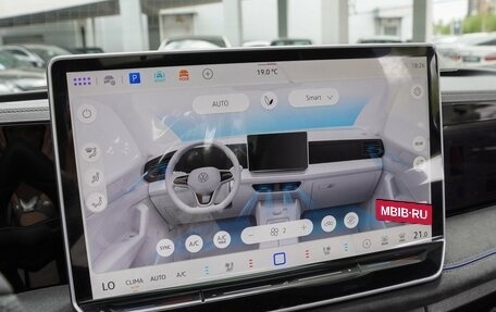 Volkswagen Tiguan, 2024 год, 4 800 000 рублей, 15 фотография