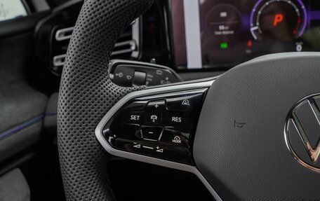 Volkswagen Tiguan, 2024 год, 4 800 000 рублей, 21 фотография