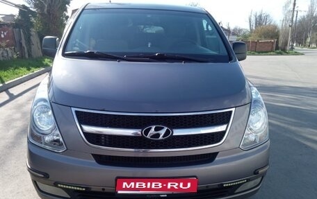 Hyundai H-1 II рестайлинг, 2010 год, 1 550 000 рублей, 1 фотография