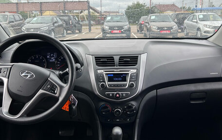 Hyundai Solaris II рестайлинг, 2015 год, 1 050 000 рублей, 2 фотография