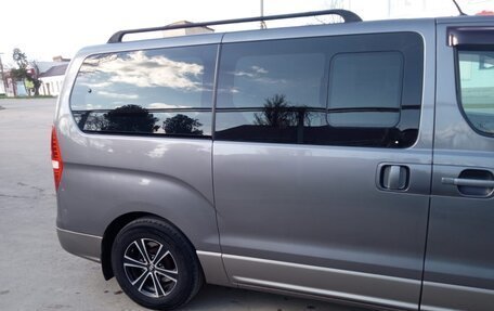 Hyundai H-1 II рестайлинг, 2010 год, 1 550 000 рублей, 10 фотография