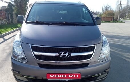 Hyundai H-1 II рестайлинг, 2010 год, 1 550 000 рублей, 16 фотография