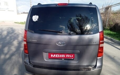Hyundai H-1 II рестайлинг, 2010 год, 1 550 000 рублей, 11 фотография