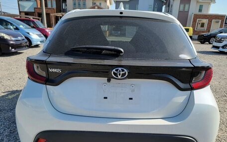Toyota Yaris, 2021 год, 1 150 000 рублей, 5 фотография