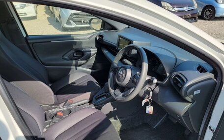 Toyota Yaris, 2021 год, 1 150 000 рублей, 9 фотография