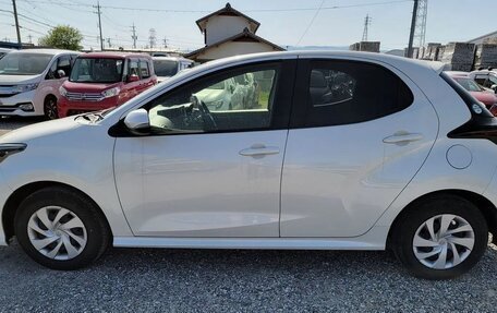 Toyota Yaris, 2021 год, 1 150 000 рублей, 7 фотография
