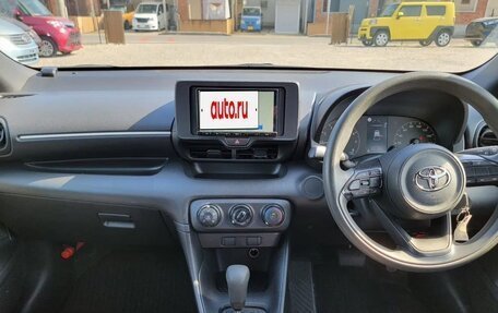 Toyota Yaris, 2021 год, 1 150 000 рублей, 10 фотография