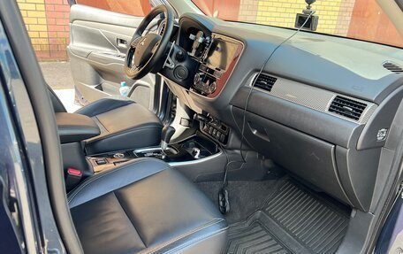 Mitsubishi Outlander III рестайлинг 3, 2018 год, 2 450 000 рублей, 13 фотография