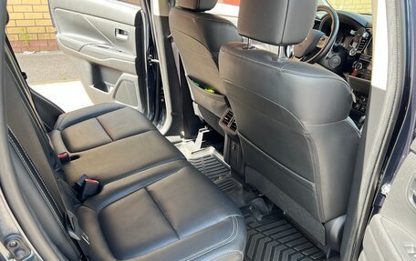 Mitsubishi Outlander III рестайлинг 3, 2018 год, 2 450 000 рублей, 14 фотография