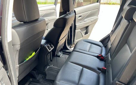 Mitsubishi Outlander III рестайлинг 3, 2018 год, 2 450 000 рублей, 12 фотография