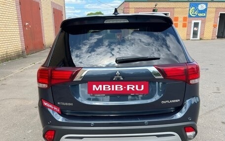 Mitsubishi Outlander III рестайлинг 3, 2018 год, 2 450 000 рублей, 6 фотография