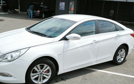Hyundai Sonata VI, 2010 год, 850 000 рублей, 3 фотография