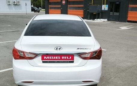 Hyundai Sonata VI, 2010 год, 850 000 рублей, 5 фотография