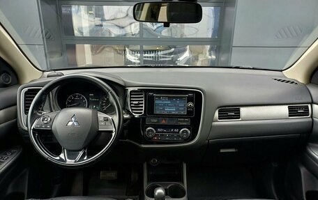 Mitsubishi Outlander III рестайлинг 3, 2015 год, 1 379 000 рублей, 11 фотография
