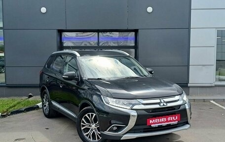 Mitsubishi Outlander III рестайлинг 3, 2015 год, 1 379 000 рублей, 3 фотография