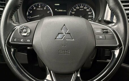 Mitsubishi Outlander III рестайлинг 3, 2015 год, 1 379 000 рублей, 13 фотография