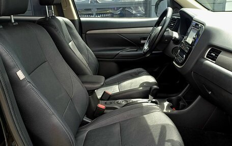 Mitsubishi Outlander III рестайлинг 3, 2015 год, 1 379 000 рублей, 22 фотография