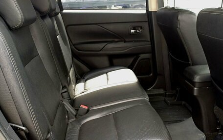 Mitsubishi Outlander III рестайлинг 3, 2015 год, 1 379 000 рублей, 23 фотография