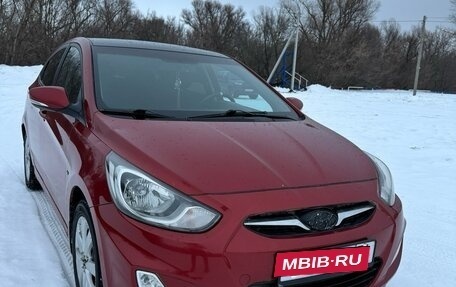 Hyundai Solaris II рестайлинг, 2012 год, 750 000 рублей, 3 фотография
