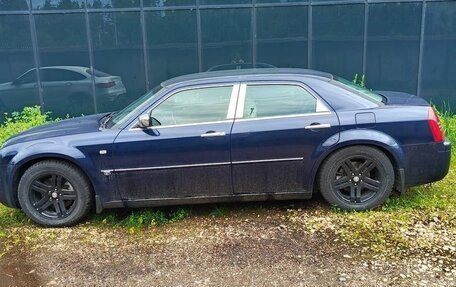 Chrysler 300C II, 2004 год, 1 700 000 рублей, 3 фотография