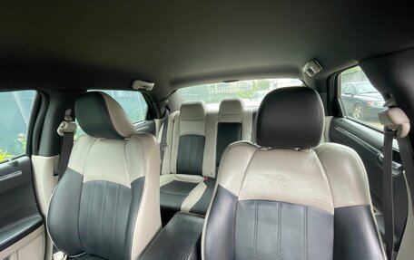 Chrysler 300C II, 2004 год, 1 700 000 рублей, 7 фотография