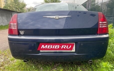 Chrysler 300C II, 2004 год, 1 700 000 рублей, 12 фотография