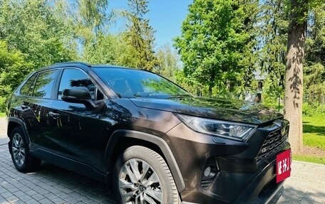 Toyota RAV4, 2021 год, 3 500 000 рублей, 4 фотография