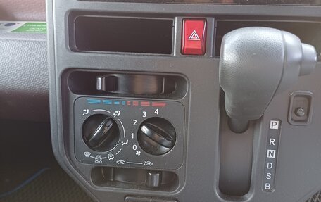 Toyota Roomy I, 2018 год, 800 000 рублей, 19 фотография