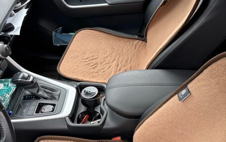 Toyota RAV4, 2021 год, 3 600 000 рублей, 10 фотография
