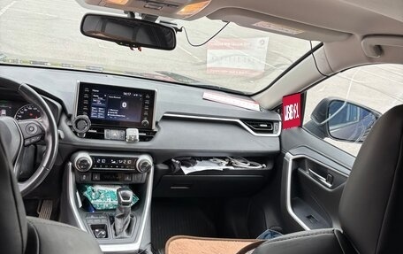 Toyota RAV4, 2021 год, 3 600 000 рублей, 9 фотография