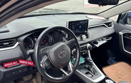 Toyota RAV4, 2021 год, 3 600 000 рублей, 8 фотография