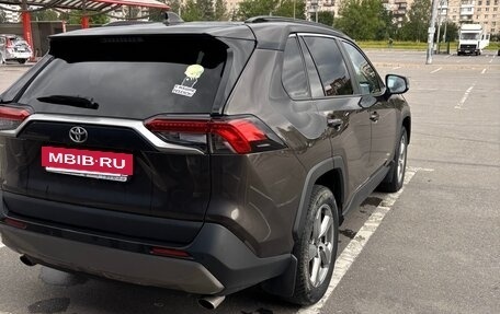 Toyota RAV4, 2021 год, 3 600 000 рублей, 4 фотография
