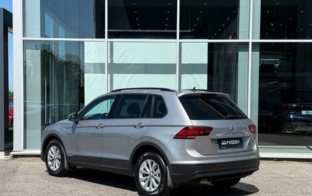 Volkswagen Tiguan II, 2020 год, 2 235 000 рублей, 2 фотография