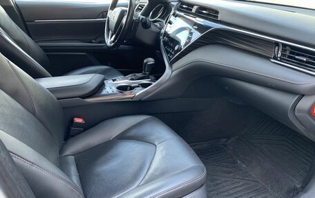 Toyota Camry, 2018 год, 2 490 000 рублей, 15 фотография