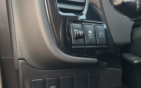Mitsubishi Outlander III рестайлинг 3, 2015 год, 1 580 000 рублей, 17 фотография